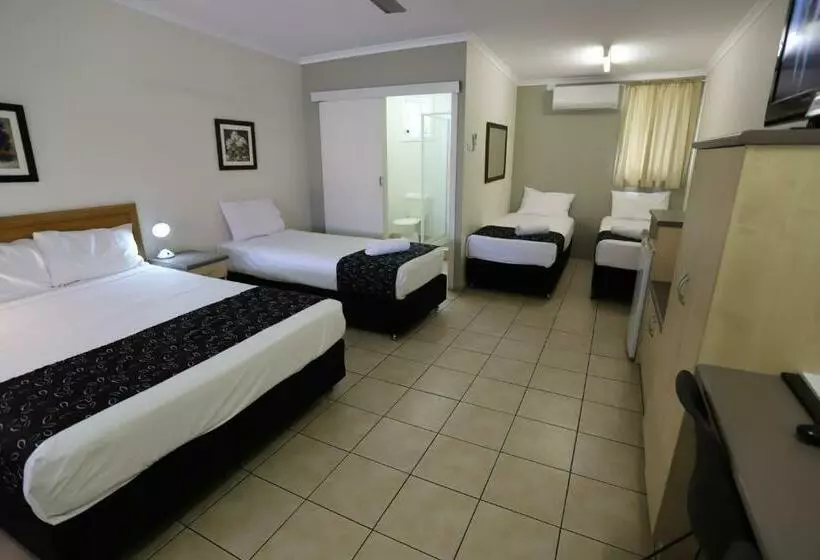 اتاق خانوادگی, Tropic Coast Motel