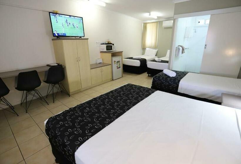 غرفة عائلية, Tropic Coast Motel