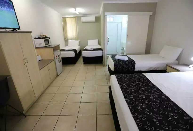 اتاق خانوادگی, Tropic Coast Motel