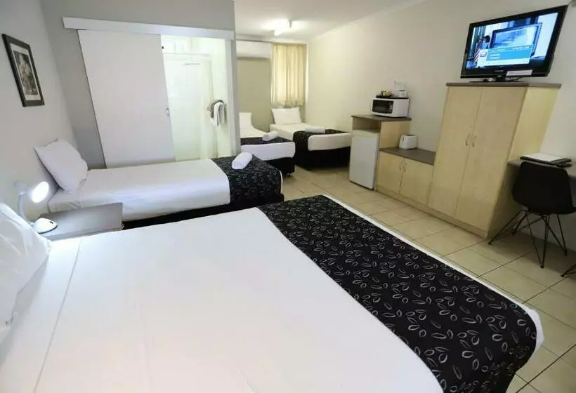 اتاق خانوادگی, Tropic Coast Motel