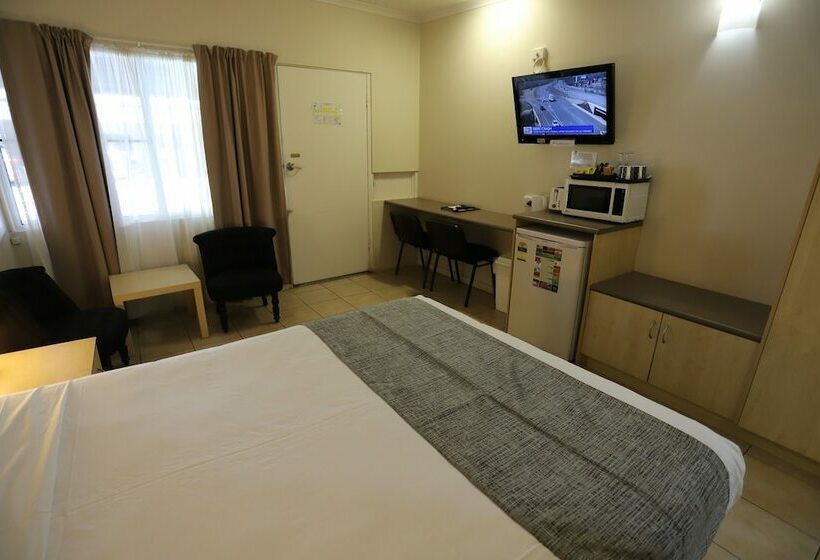 غرفة تنفيذية, Tropic Coast Motel