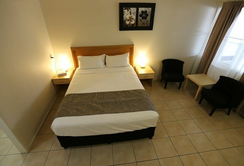 غرفة تنفيذية, Tropic Coast Motel