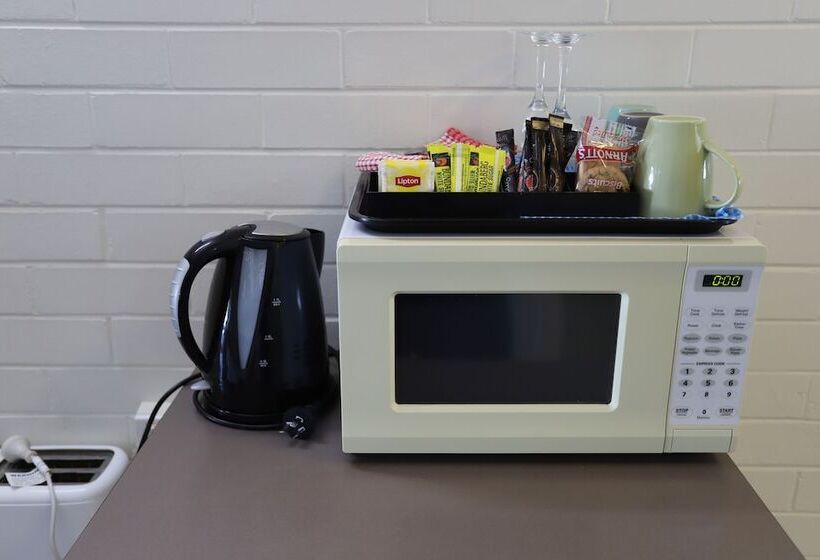 غرفة تنفيذية, Tropic Coast Motel