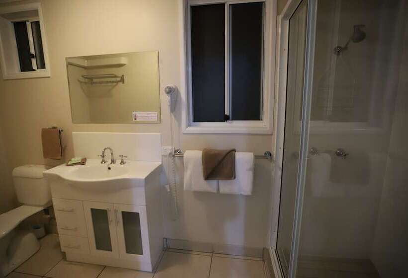 غرفة تنفيذية, Tropic Coast Motel