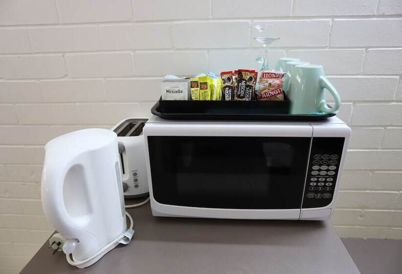 غرفة عائلية, Tropic Coast Motel