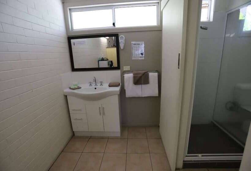 غرفة عائلية, Tropic Coast Motel