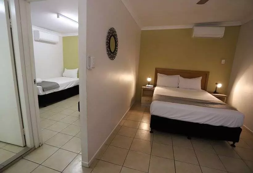 اتاق استاندارد سه نفره, Tropic Coast Motel