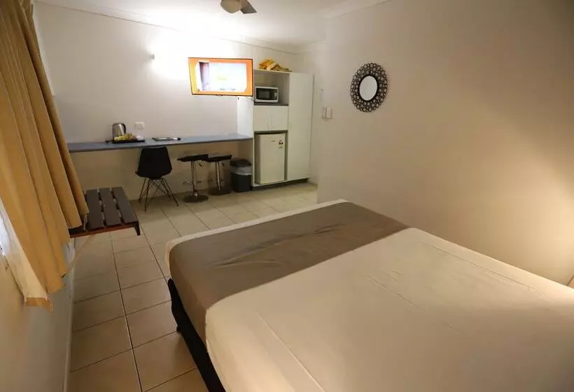 اتاق استاندارد سه نفره, Tropic Coast Motel