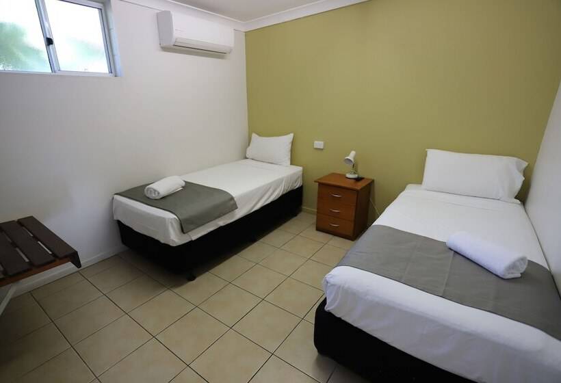 غرفة قياسية ثلاثية, Tropic Coast Motel