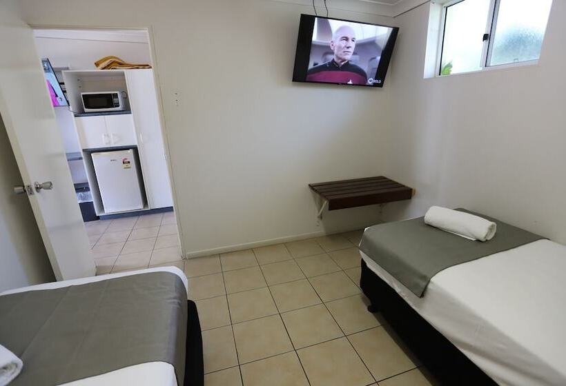 غرفة قياسية ثلاثية, Tropic Coast Motel