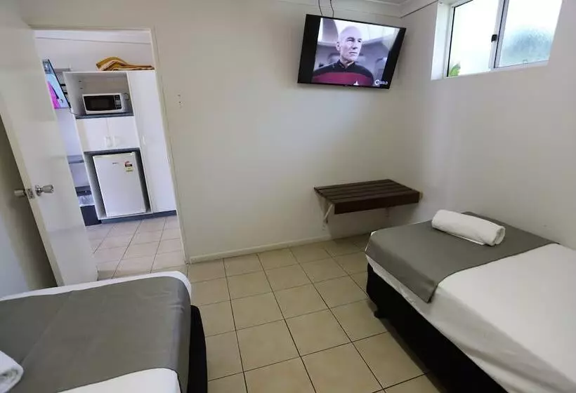 اتاق استاندارد سه نفره, Tropic Coast Motel