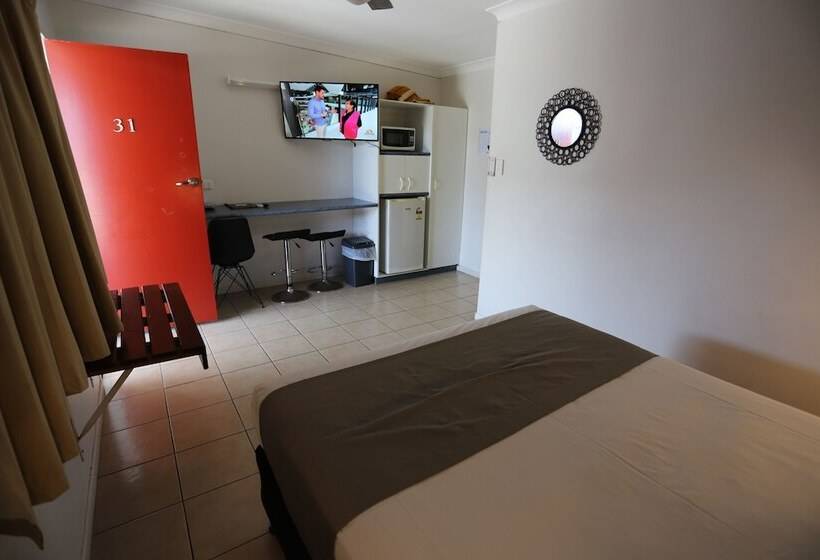 غرفة قياسية ثلاثية, Tropic Coast Motel