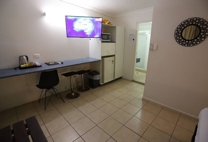 غرفة قياسية ثلاثية, Tropic Coast Motel