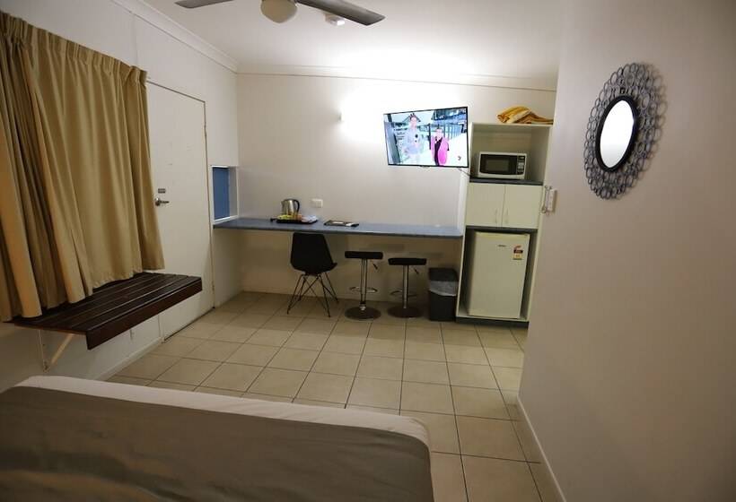 غرفة قياسية ثلاثية, Tropic Coast Motel