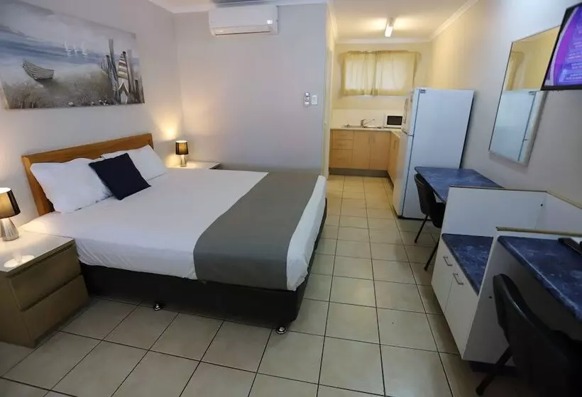 استودیوی لوکس, Tropic Coast Motel