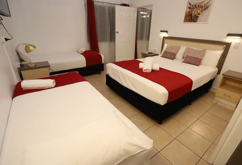 غرفة عائلية, Tropic Coast Motel