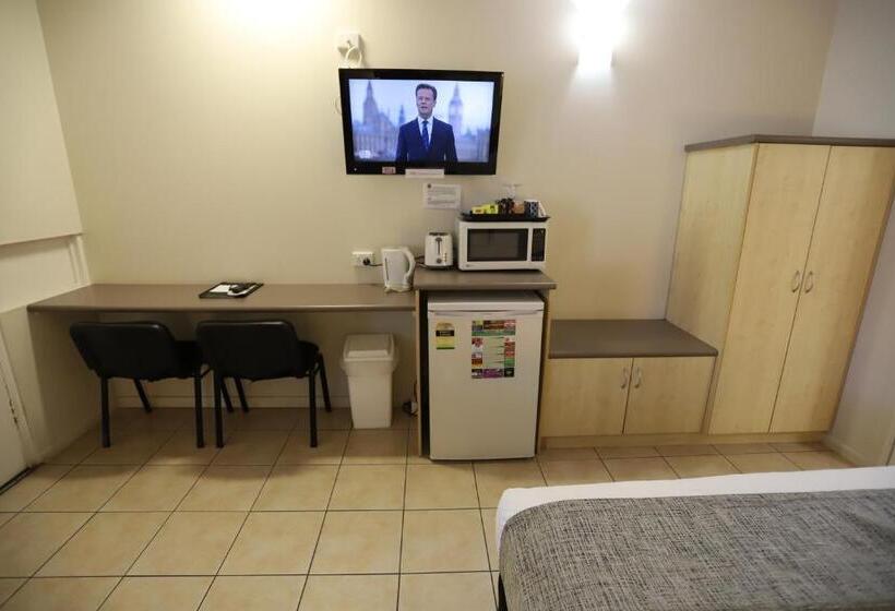 غرفة تنفيذية, Tropic Coast Motel