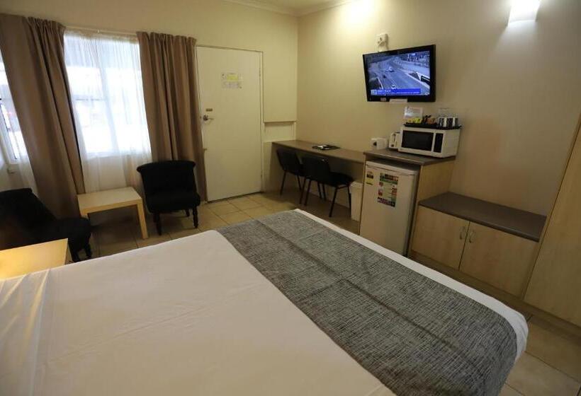 غرفة تنفيذية, Tropic Coast Motel