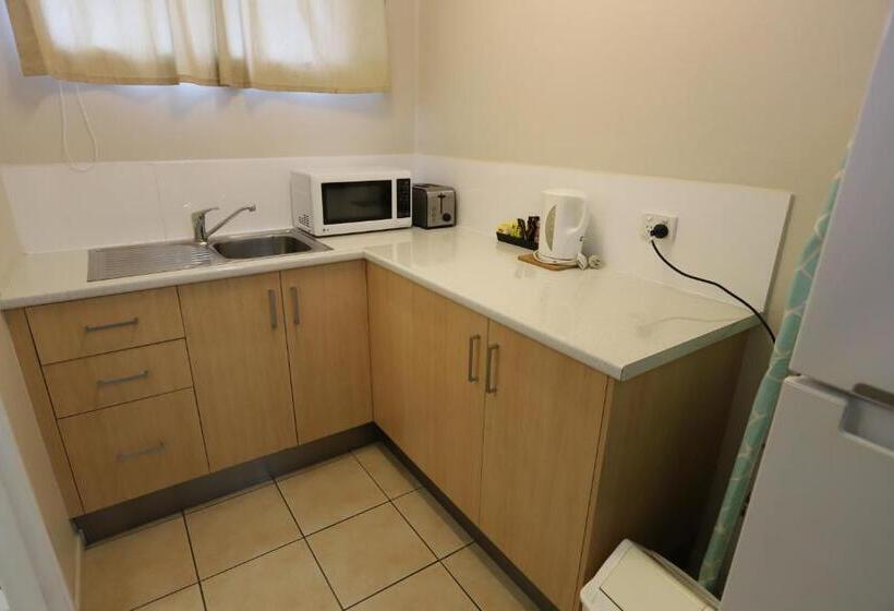 إستوديو ديلوكس, Tropic Coast Motel