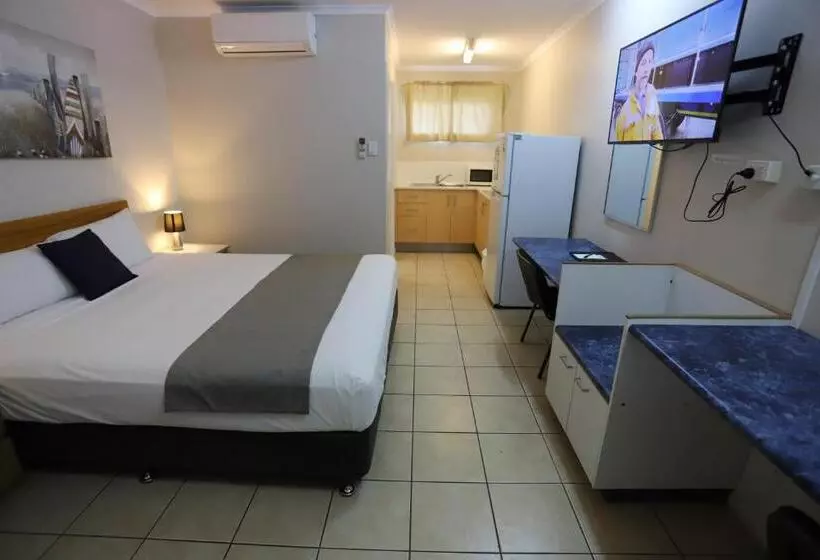 استودیوی لوکس, Tropic Coast Motel