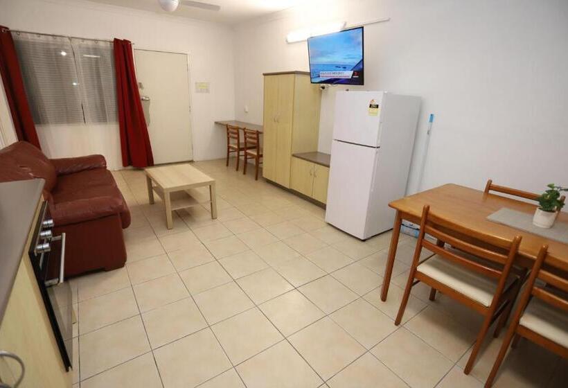 شقة غرفة واحدة, Tropic Coast Motel