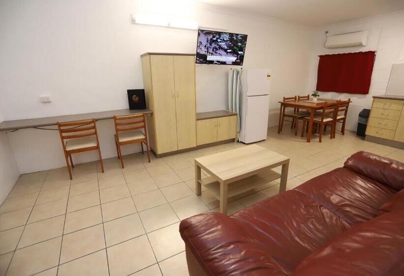 شقة غرفة واحدة, Tropic Coast Motel