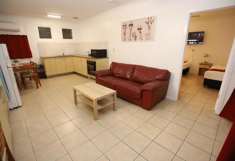 شقة غرفة واحدة, Tropic Coast Motel