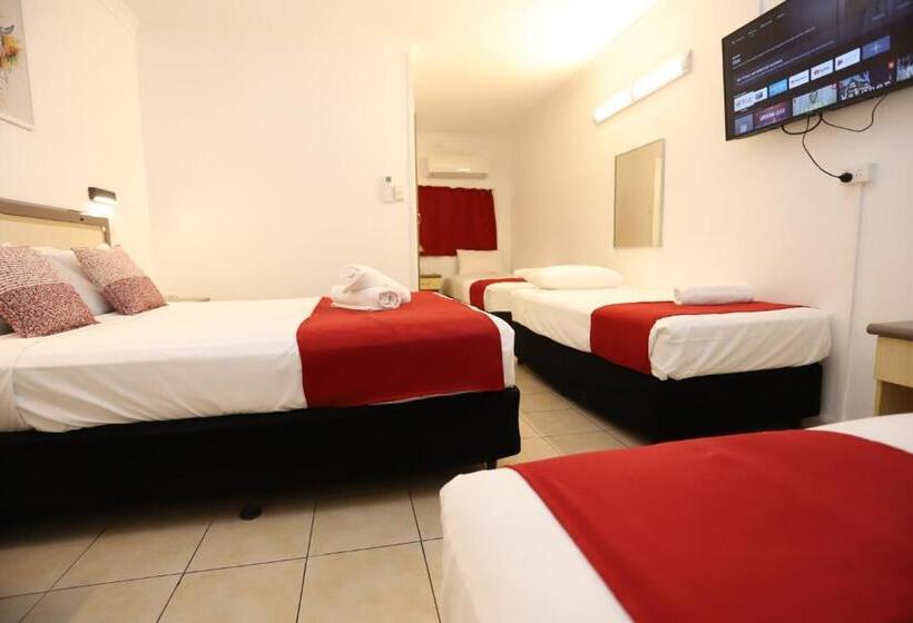 شقة غرفة واحدة, Tropic Coast Motel