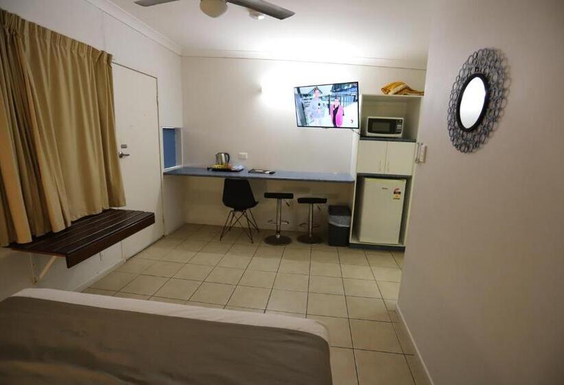 غرفة قياسية ثلاثية, Tropic Coast Motel