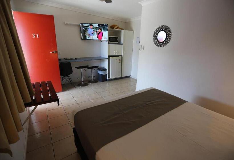 غرفة قياسية ثلاثية, Tropic Coast Motel