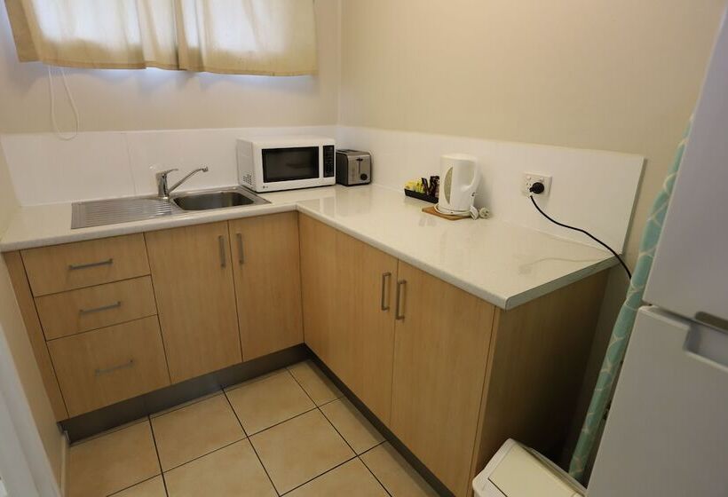 إستوديو ديلوكس, Tropic Coast Motel