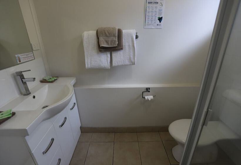 غرفة عائلية, Tropic Coast Motel