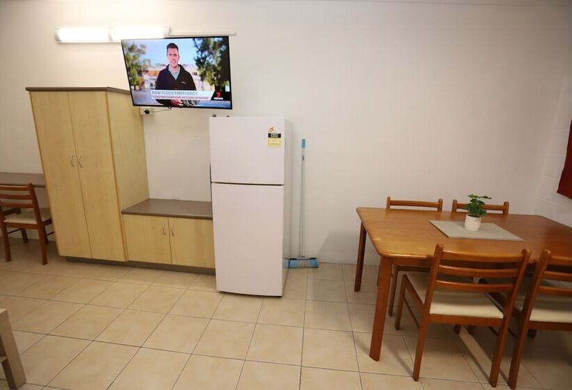 غرفة عائلية, Tropic Coast Motel