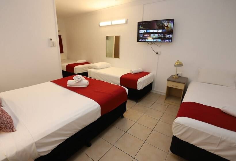 غرفة عائلية, Tropic Coast Motel