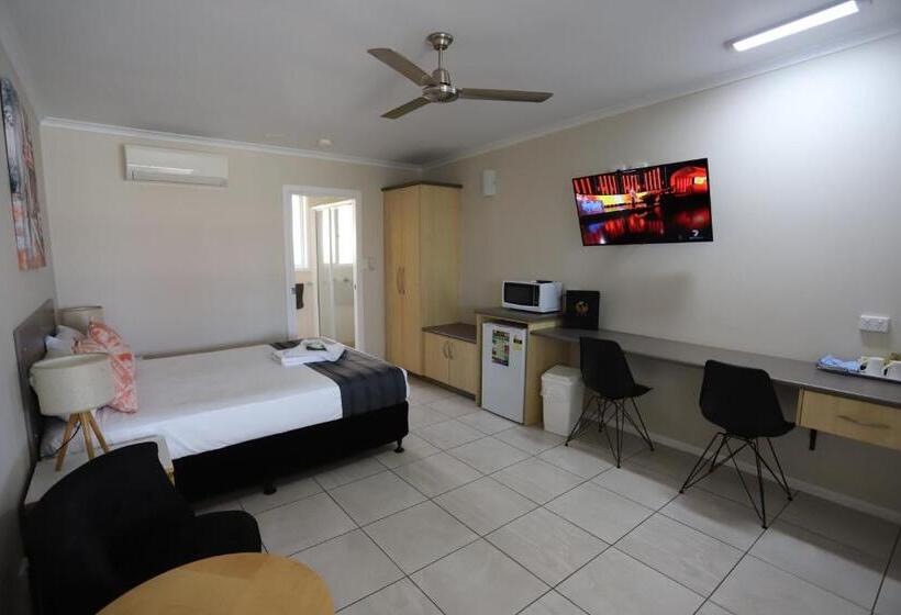 غرفة تنفيذية, Tropic Coast Motel