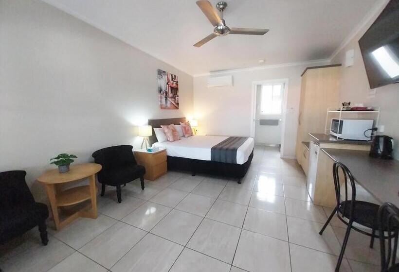 غرفة تنفيذية, Tropic Coast Motel