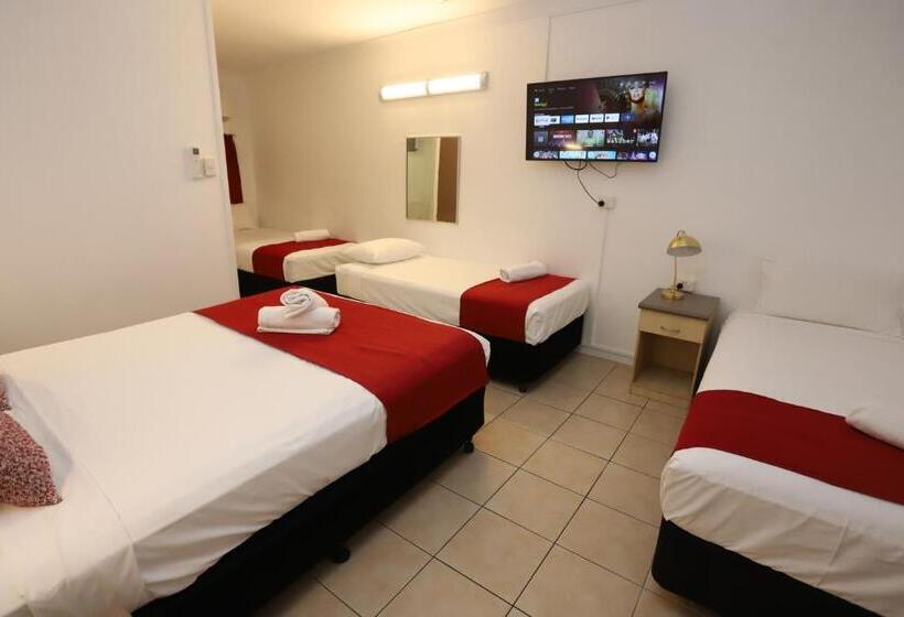 شقة غرفة واحدة, Tropic Coast Motel