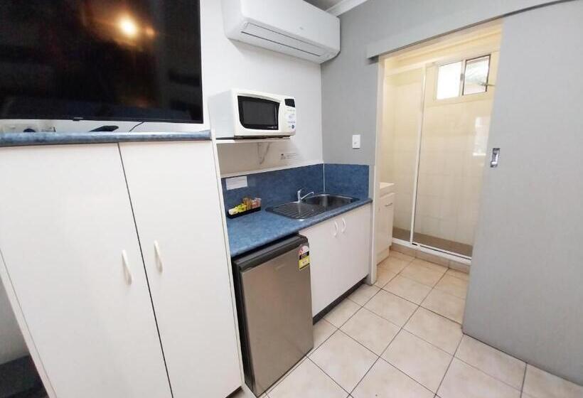 غرفة قياسية ثلاثية, Tropic Coast Motel