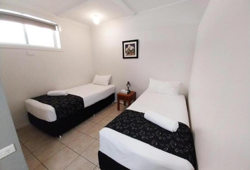 غرفة قياسية ثلاثية, Tropic Coast Motel