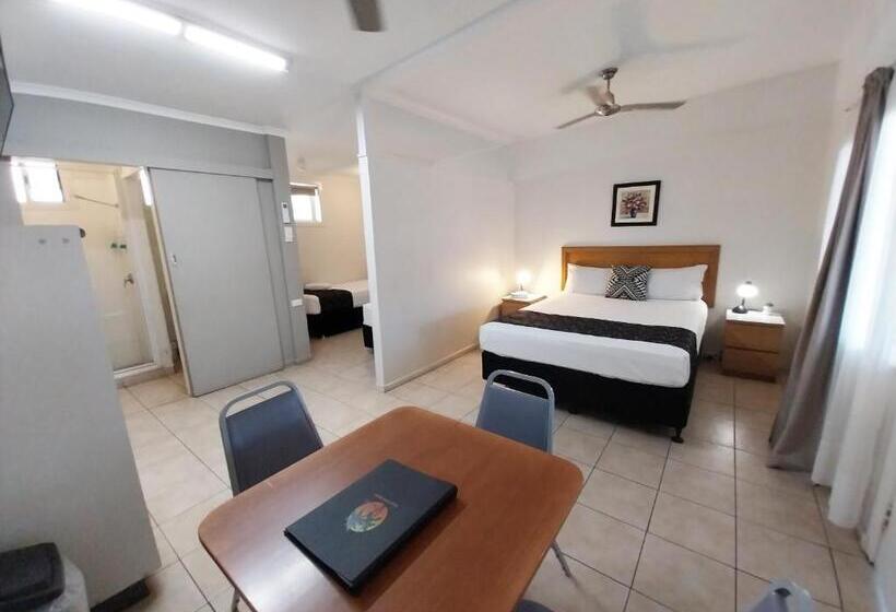 غرفة قياسية ثلاثية, Tropic Coast Motel