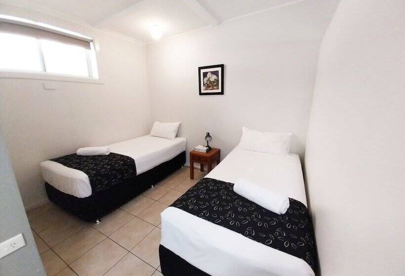 غرفة قياسية ثلاثية, Tropic Coast Motel