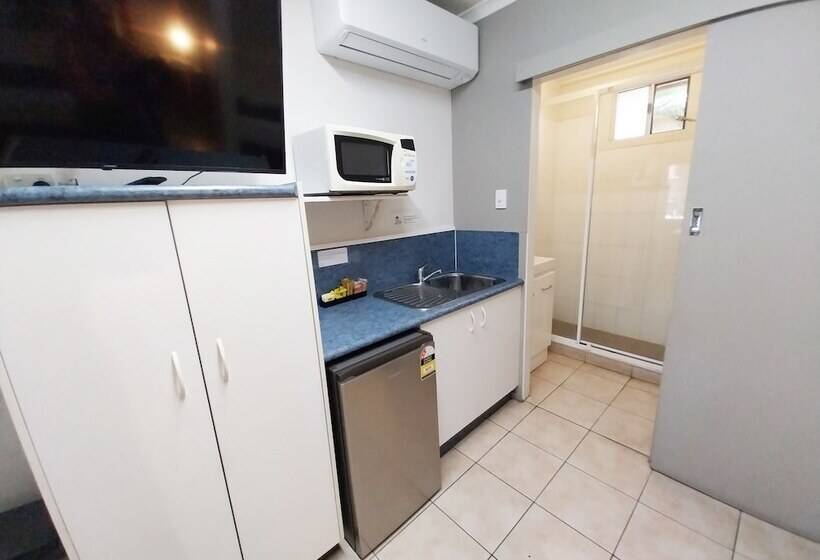 غرفة قياسية ثلاثية, Tropic Coast Motel