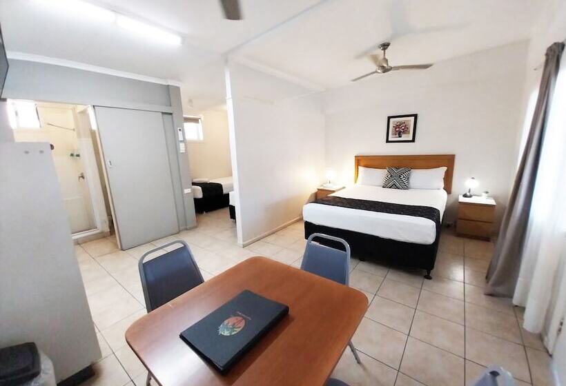 غرفة قياسية ثلاثية, Tropic Coast Motel