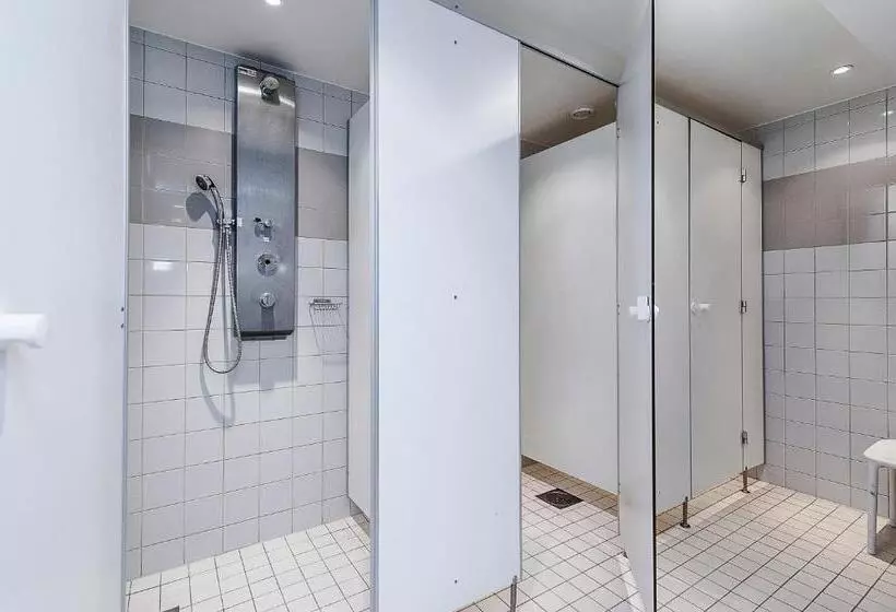 バスルーム共有のトリプルスタンダード, City Hostel