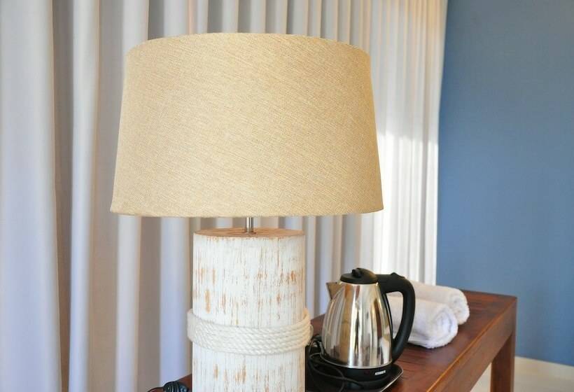 חדר סופריור לשלושה, Brizo