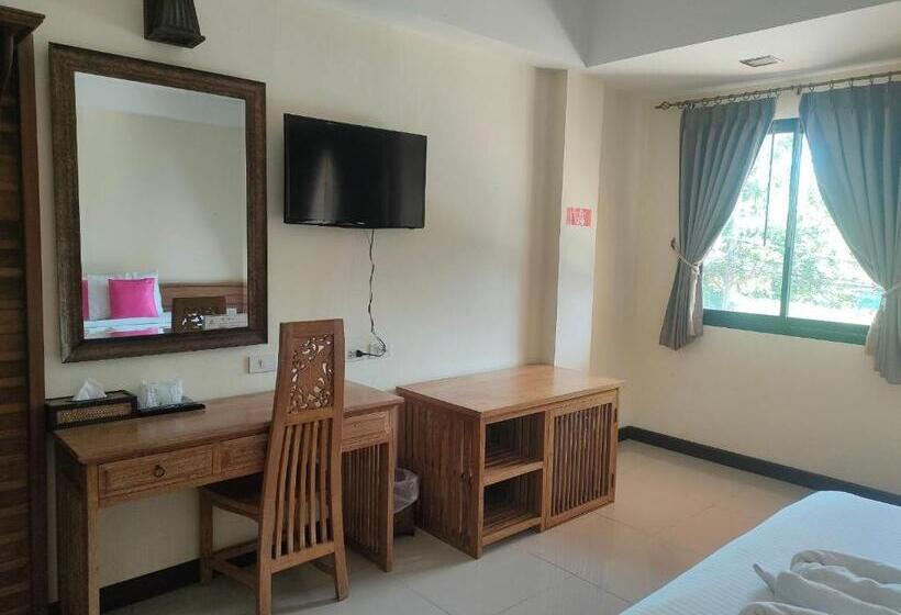 带大床的高级房间, Chivapuri Trat