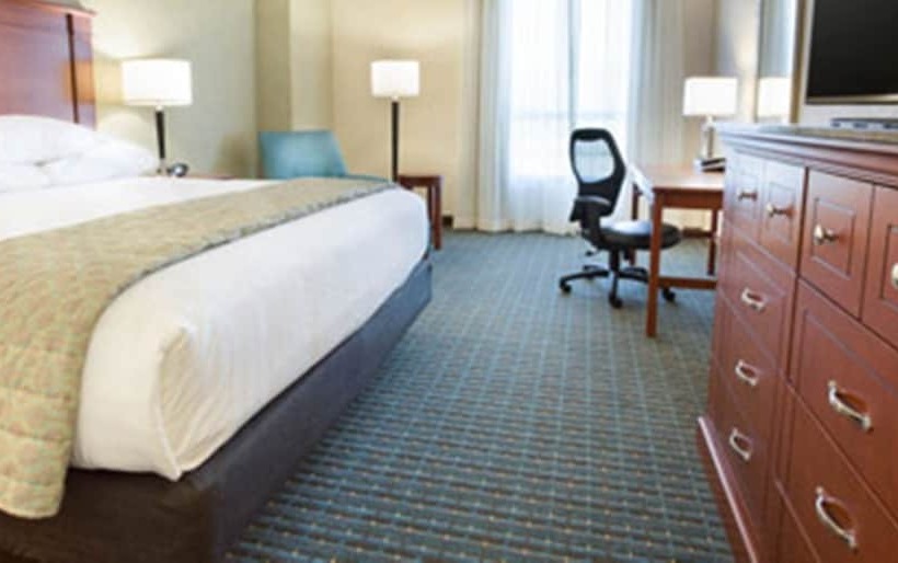 장애인을 위한 스위트, Drury Inn & Suites Grand Rapids