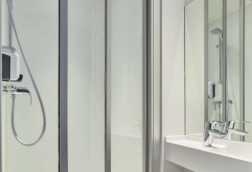 اتاق خانوادگی, F1 Paris Porte De Chatillon