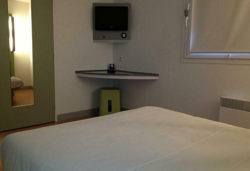 חדר סטנדרט לשלושה, Ibis Budget Caen Centre Gare