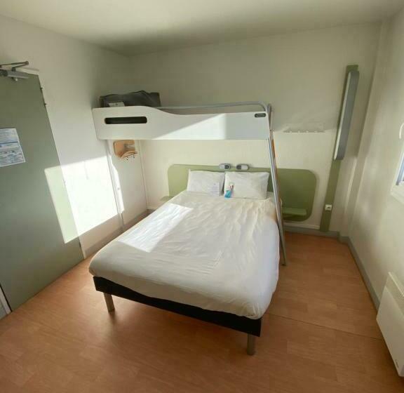 חדר סטנדרט לשלושה, Ibis Budget Caen Centre Gare